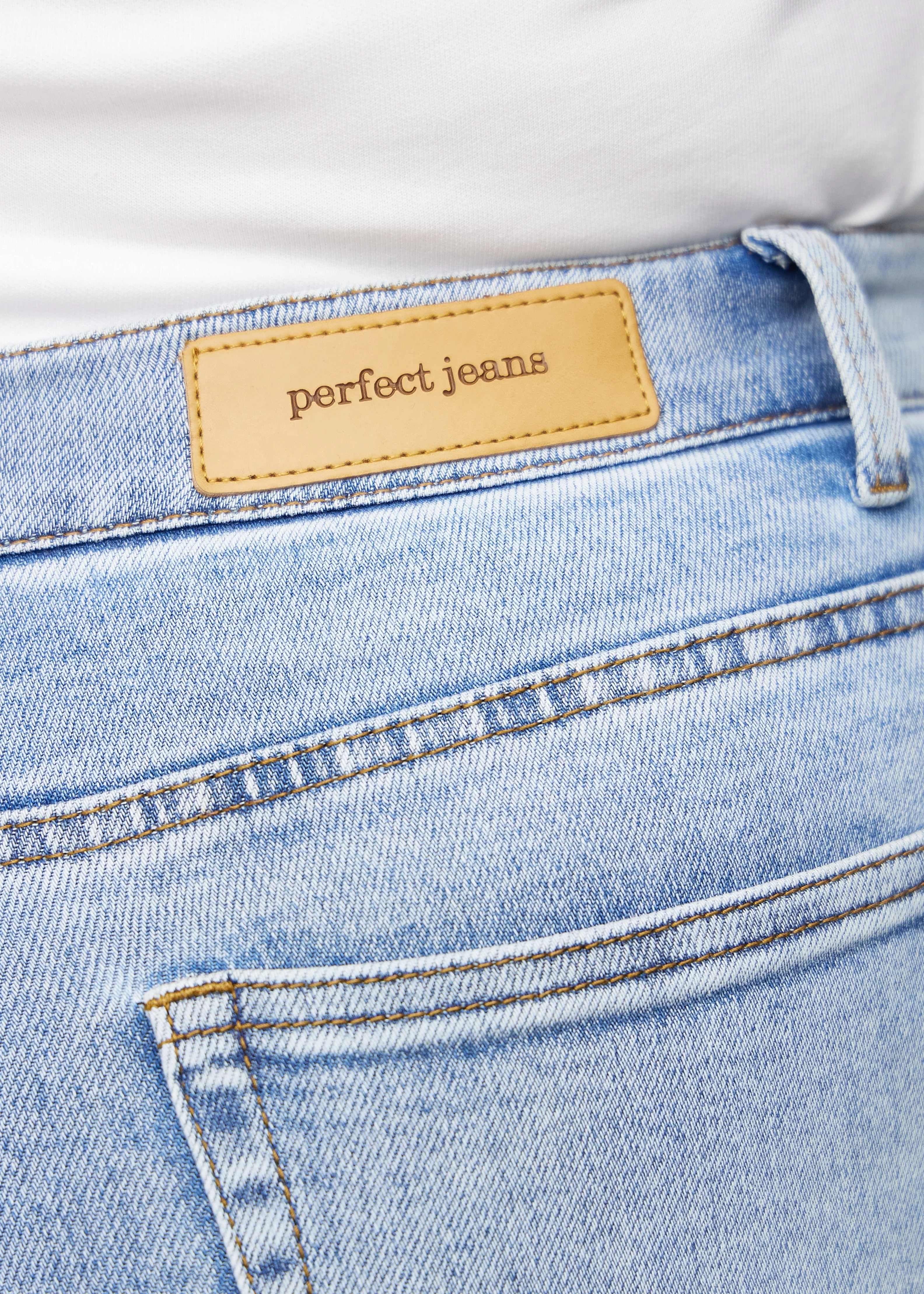 Perfect Jeans - Slim - Waves™ - Image 17